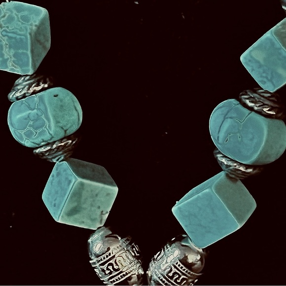 Turquoise necklace and stretch bracelet - Picture 4 of 5
